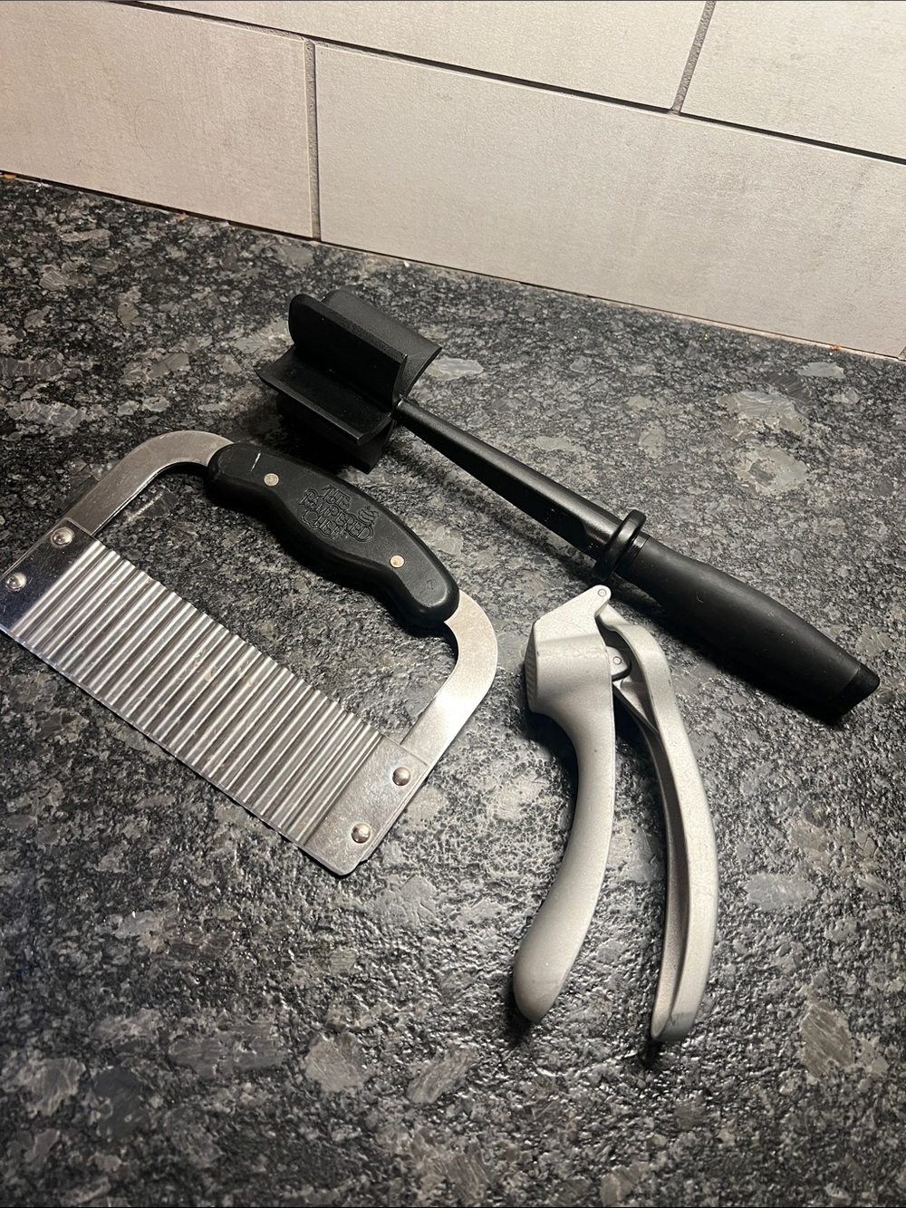 Pampered Chef kitchen tool bundle.. Crinkle cutter,Garlic Press and meat chopper